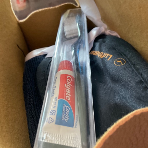 Bundle of Turkish Airlines Plush Pilot & New Lufthansa Business Amenity Kit ✈️ - Picture 8 of 9